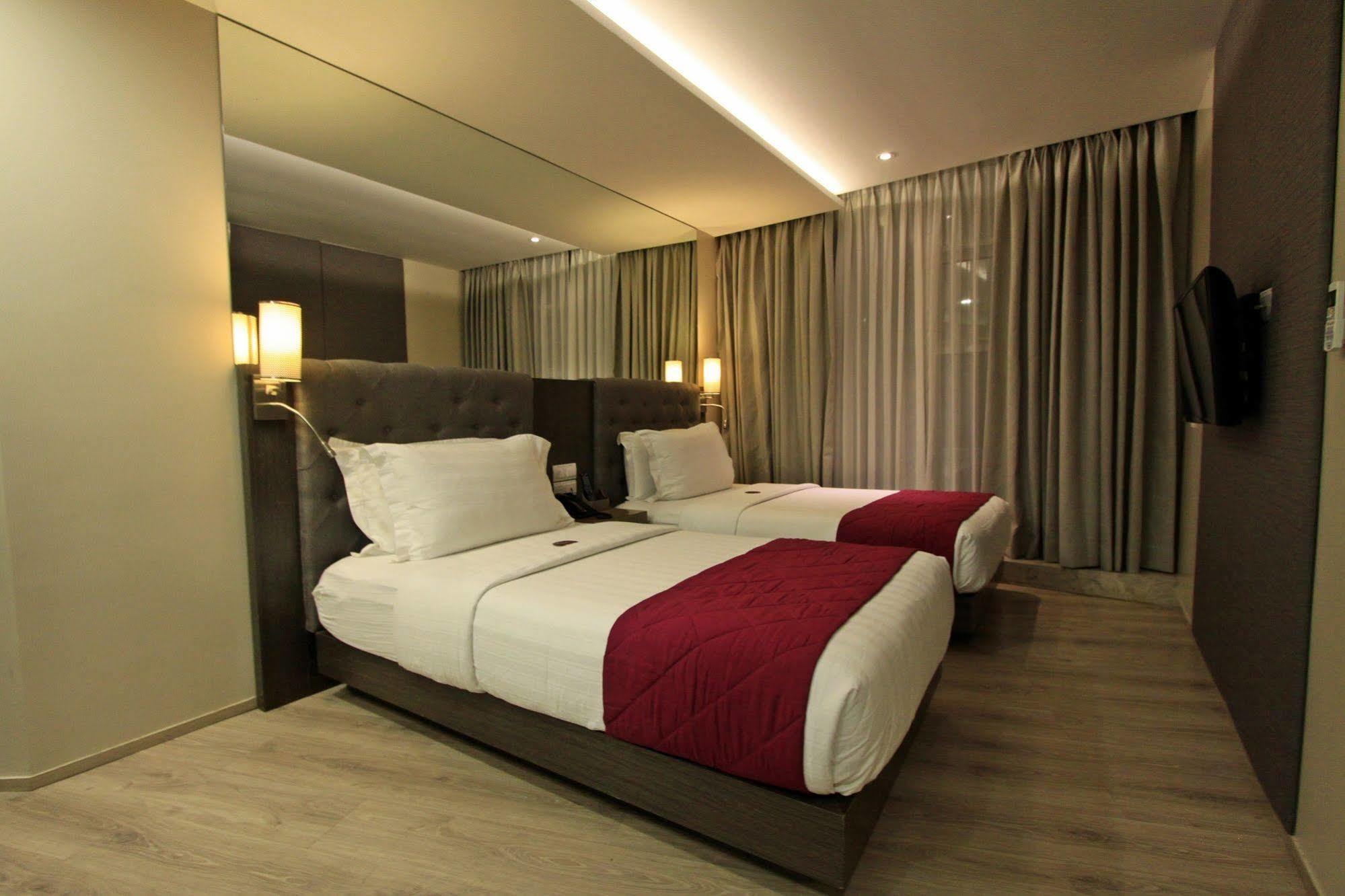 Hotel XYZ Tacloban Esterno foto