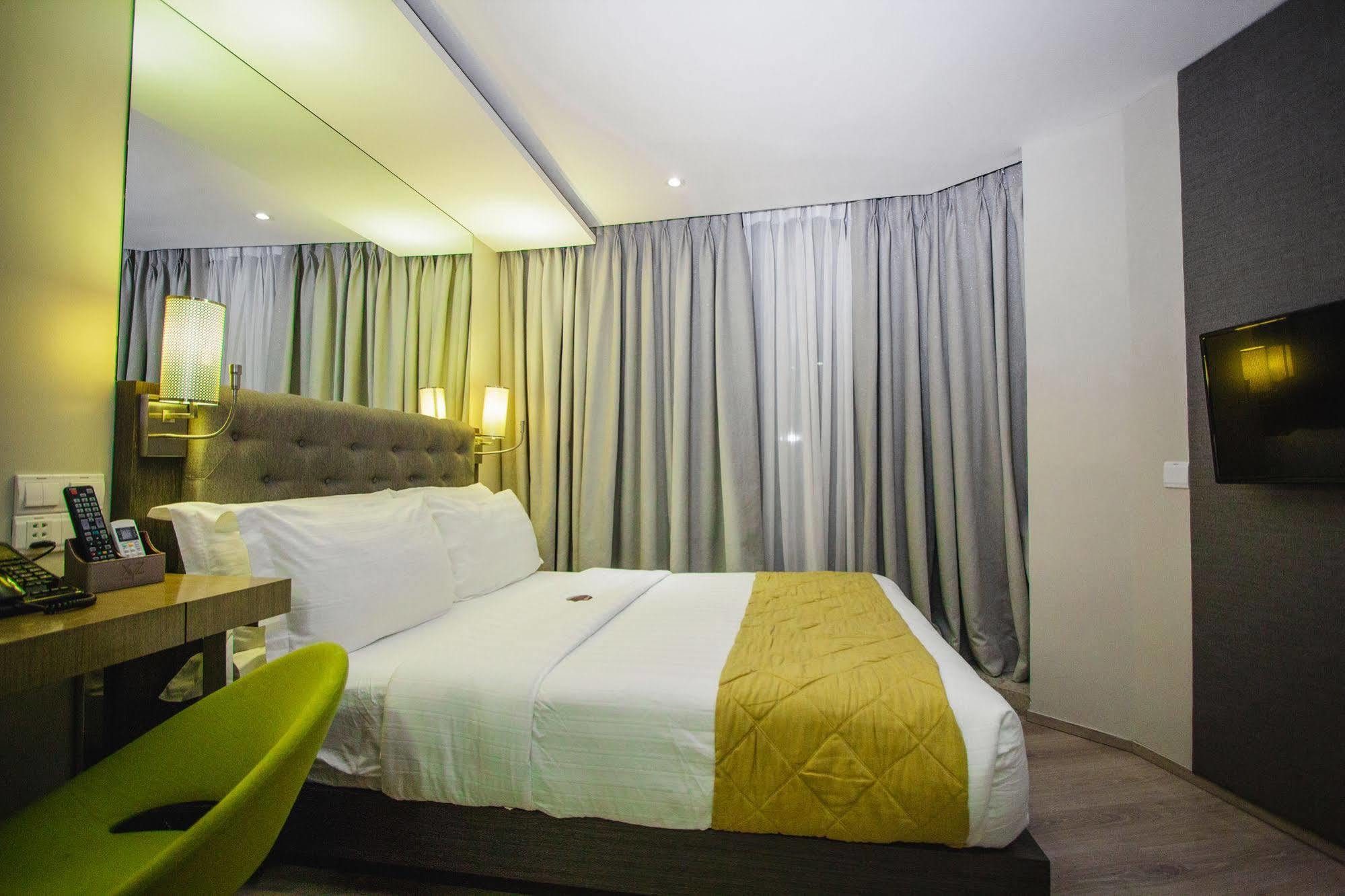 Hotel XYZ Tacloban Esterno foto