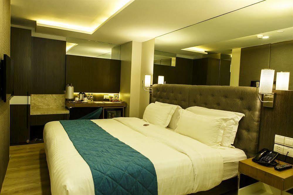 Hotel XYZ Tacloban Esterno foto