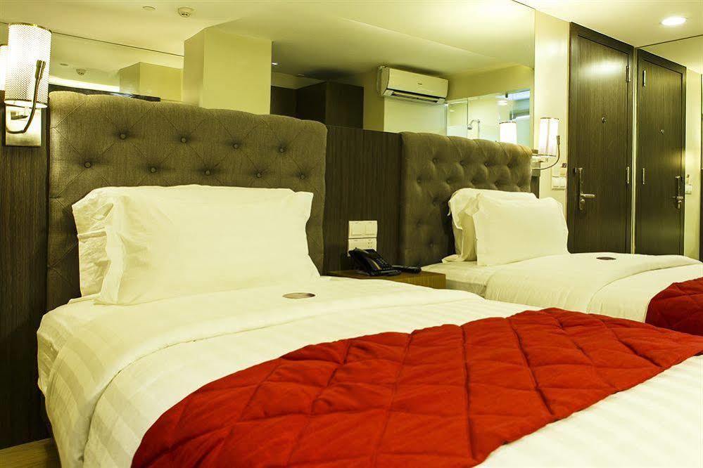 Hotel XYZ Tacloban Esterno foto